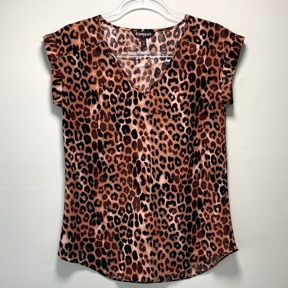 Express Tops - EXPRESS- Women’s Animal Print V-Neck Gramercy Tee- XS